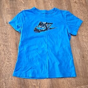 Girls Nike Blue Floral t-shirt Flowers Small